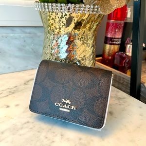 Mini wallet on a chain